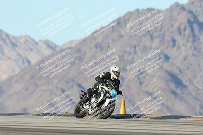 media/Dec-01-2025-Moto Forza (Mon) [[2daa91e15f]]/3-Beginner Group/Session 4 Turn 9/